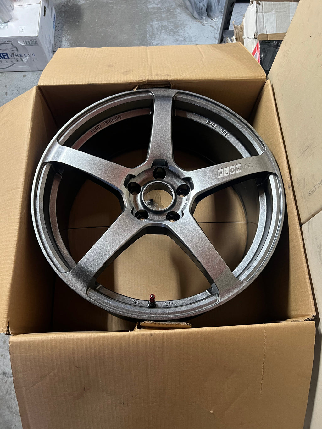 Flow one F5 20x8.5 et32 5x120 Gloss gunmetal silver